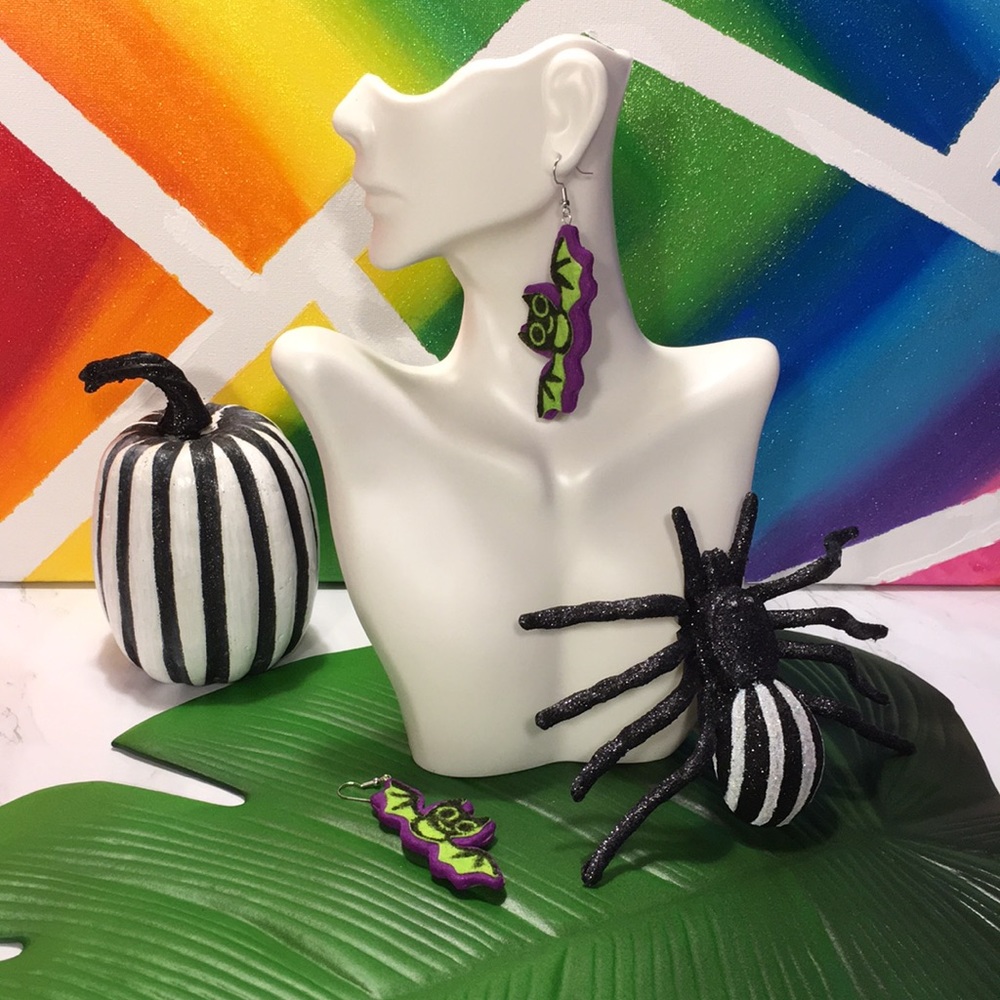 5/$25 
Handmade Bats 🦇 Halloween earrings